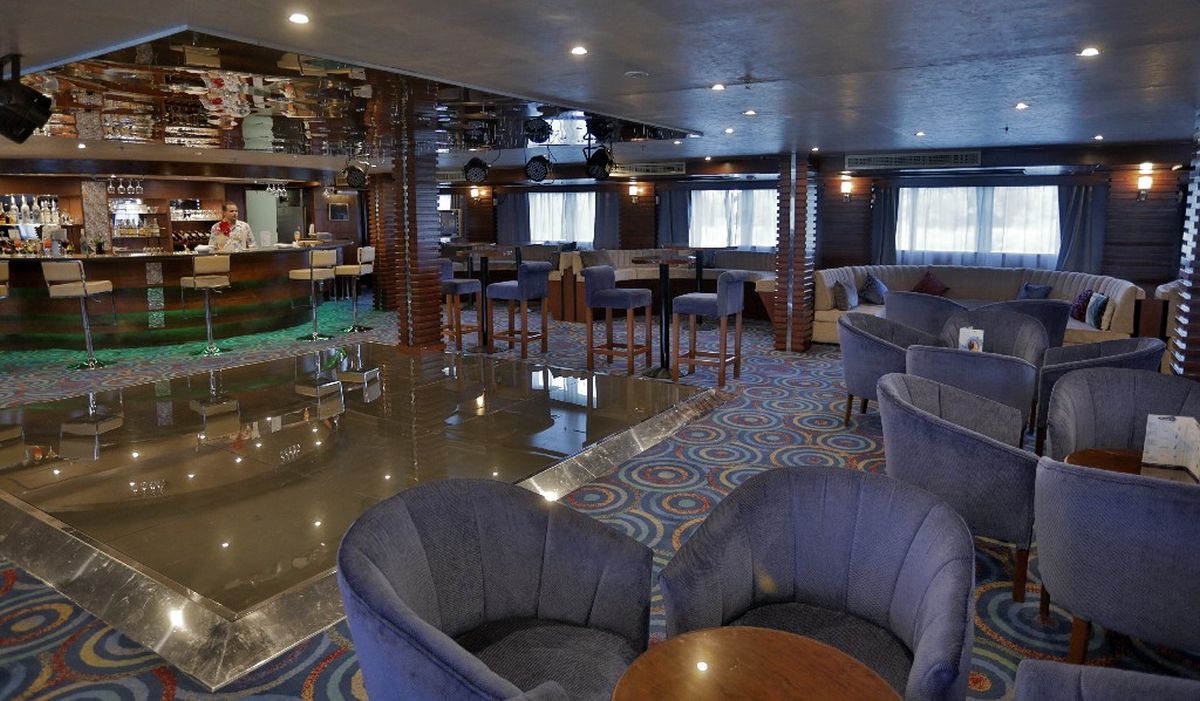 Cruise Superior Lounge